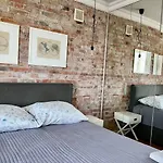 Modern Flat In The Centre - By Hik شقة