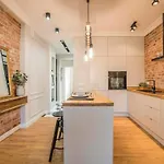 Modern Flat In The Centre - By Hik وارسو